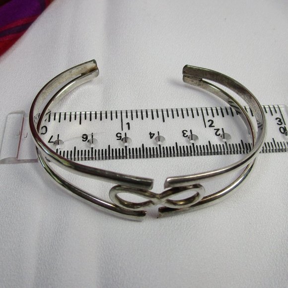 Vintage 1970's Eternity Symbol Silver Bracelet - Picture 4 of 5
